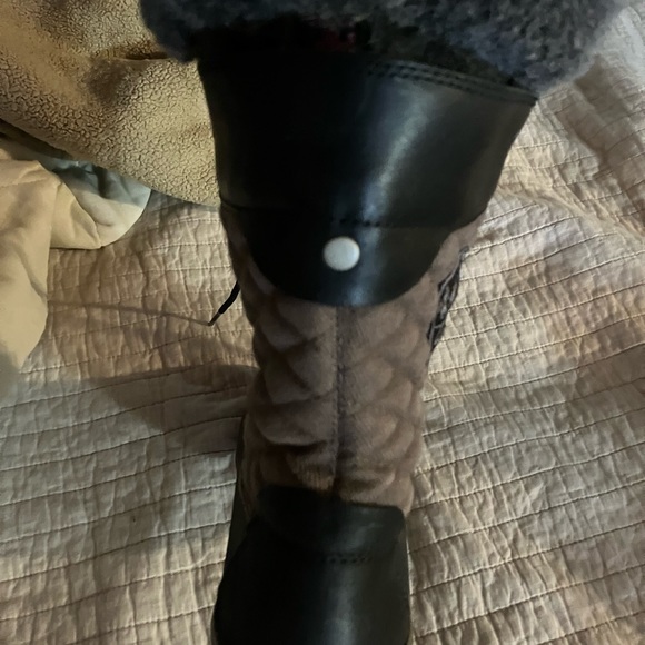 Women’s Ugg Boots - Picture 5 of 7